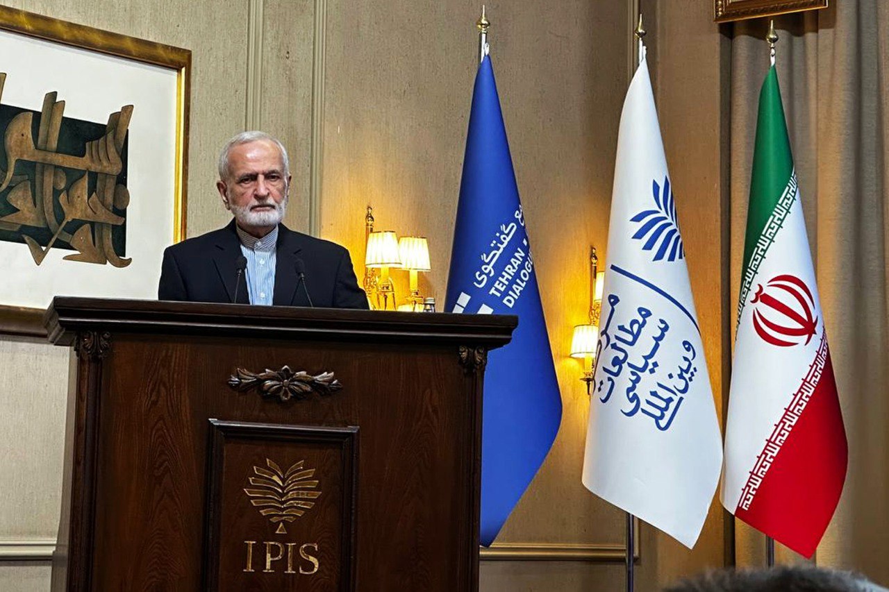 ایران در برابر فشار قدرت‌های بزرگ ایستاده و برای گفت‌وگو آمادگی دارد